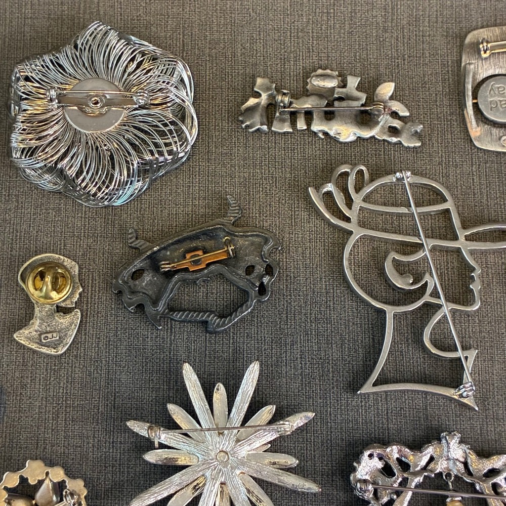 Vintage Silver Tone Brooch Lot 18pc Rhinestone Figural Floral Some Signed - Picture 8 of 16